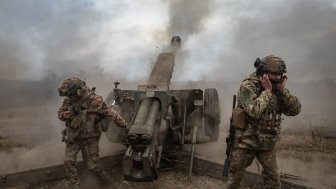 Ukrainian artillery firing in Donetsk