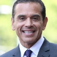 Antonio Villaraigosa Headshot